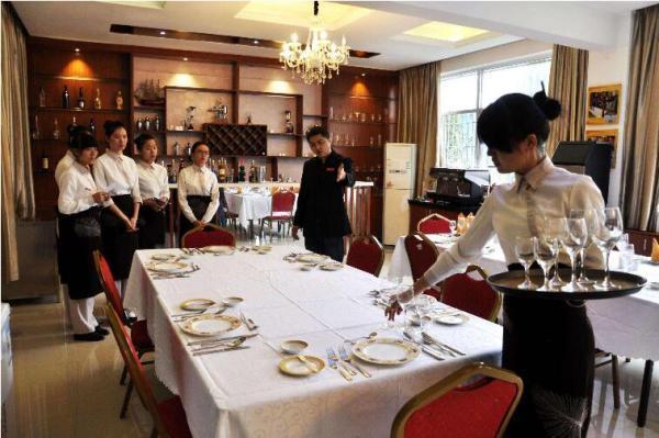 酒店管理專業讀研，餐飲服務方向性價比幾何？